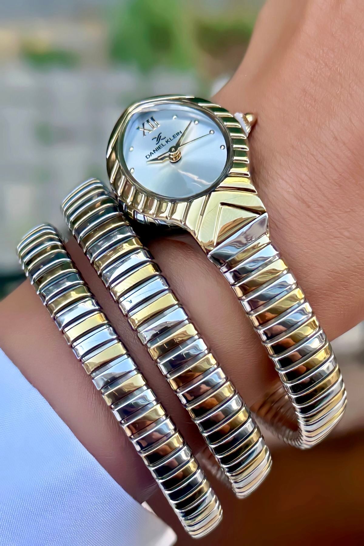 Kadın Çift Renk Spiral Kordonlu Asimetrik Kadran Kol Saati – Gold & Gümüş