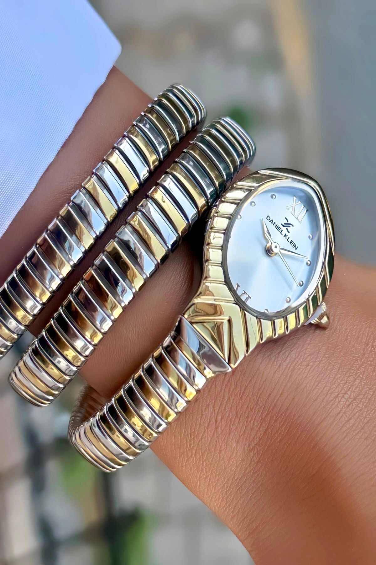 Kadın Çift Renk Spiral Kordonlu Asimetrik Kadran Kol Saati – Gold & Gümüş