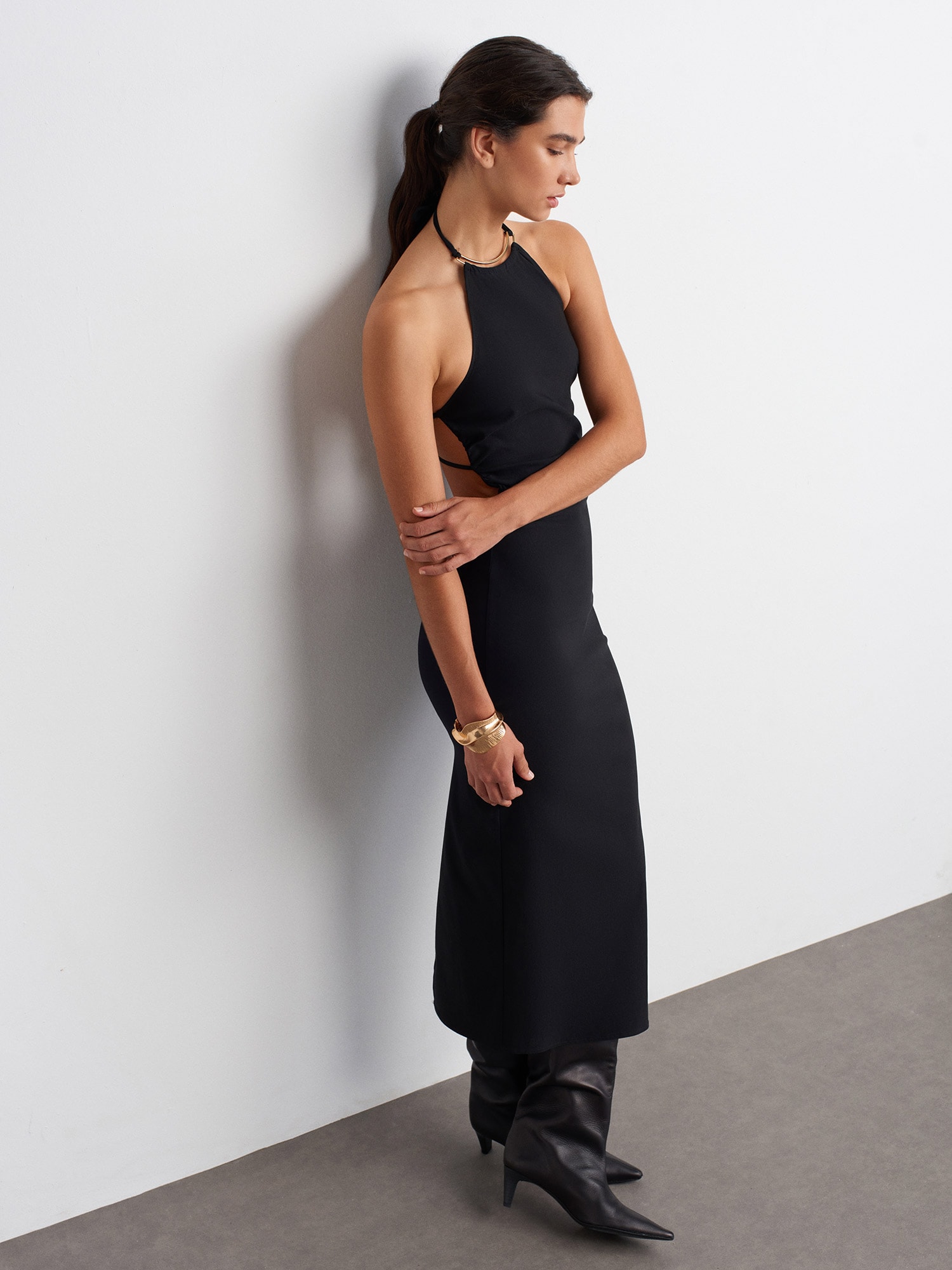 91518 HALTER YAKA MİDİ ELBİSE