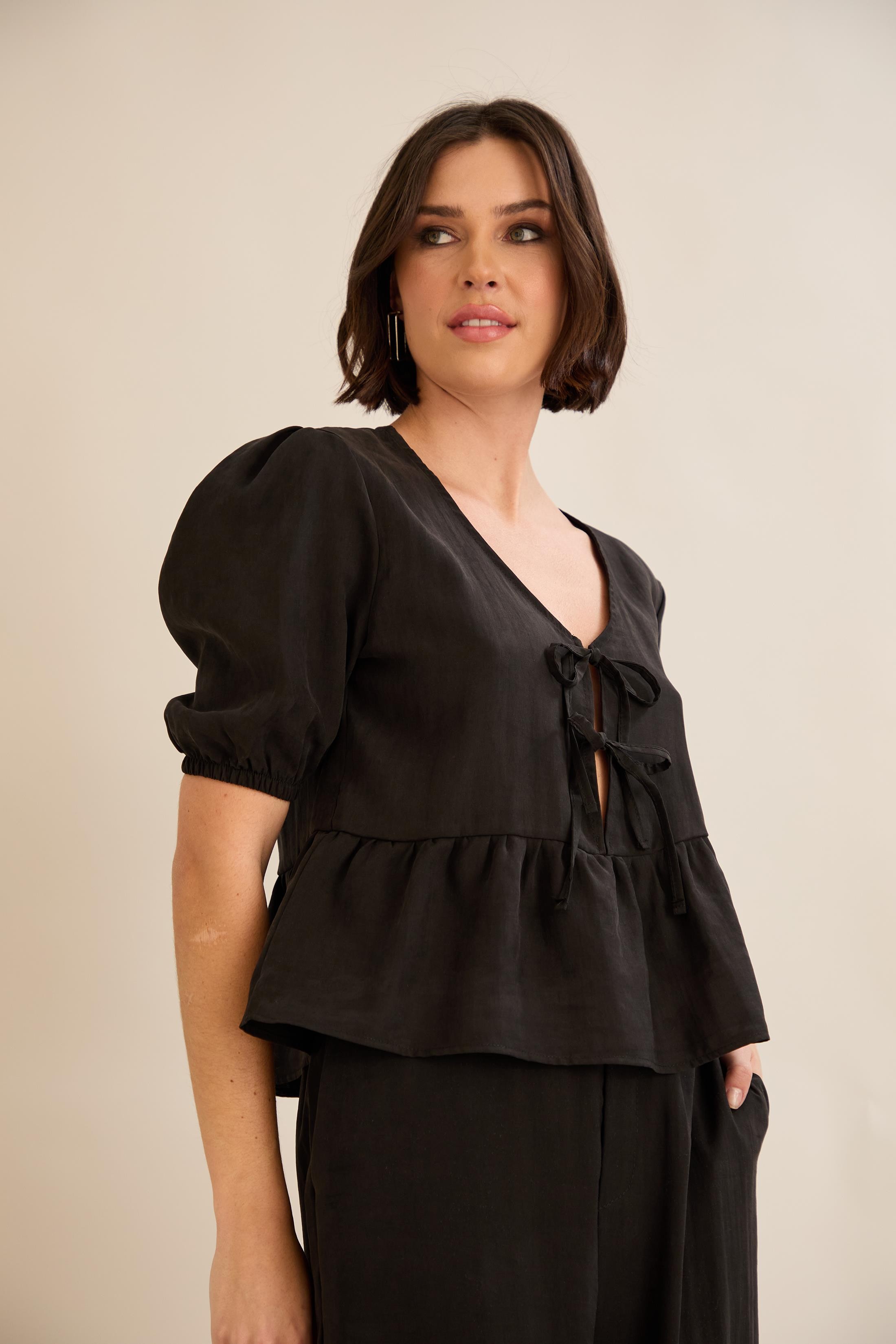 2517057 ÖNÜ BAĞCIKLI BLUZ