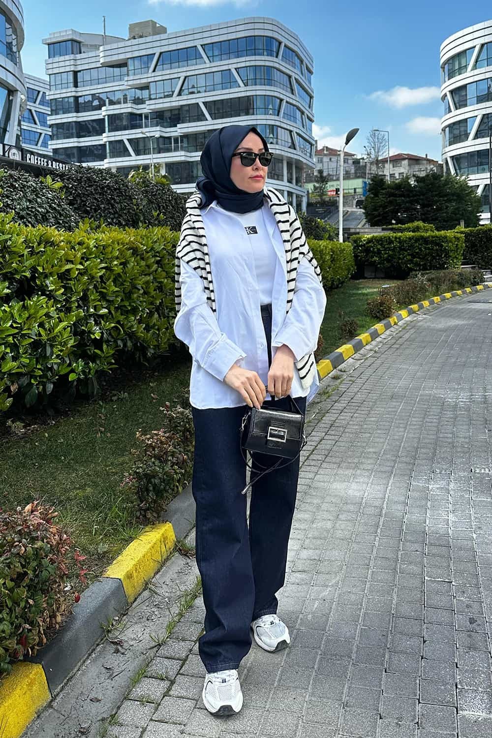 Oversize Asimetrik Kol Detaylı Gömlek