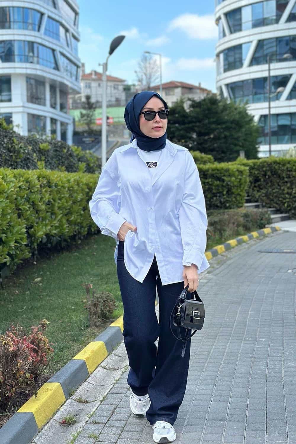 Oversize Asimetrik Kol Detaylı Gömlek