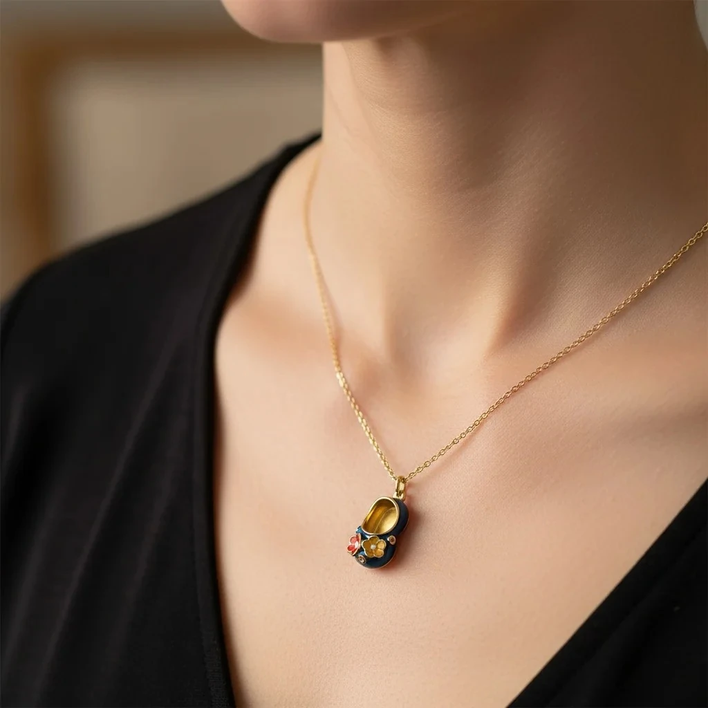 Mine Çiçekli Papuc Kolye