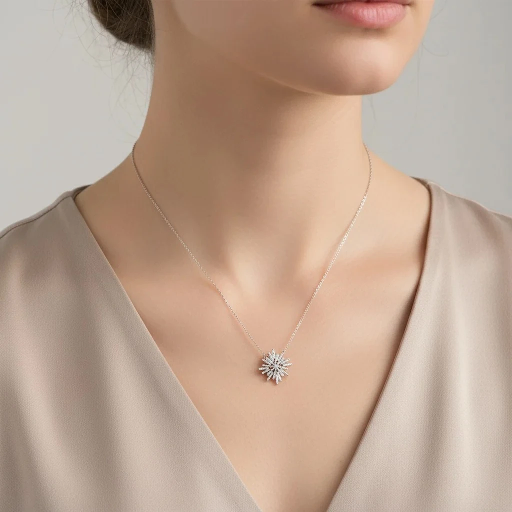 Украшение: 0,7 карата бриллианта Колье