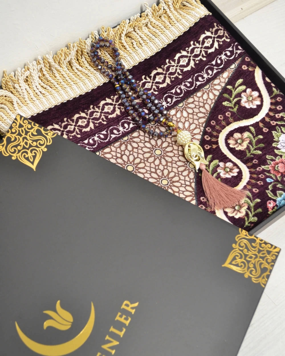 Kadife Astarlı Seccade ve Kristal Tesbih Özel Kutulu Lüks Hediyelik Çeyizlik Set