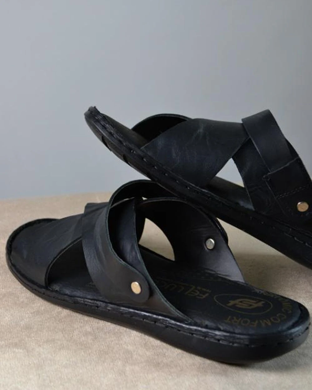 Erkek Çapraz Model Yumuşak Taban Sandalet Siyah –Hac Umre ve Günlük Kullanıma Uygun