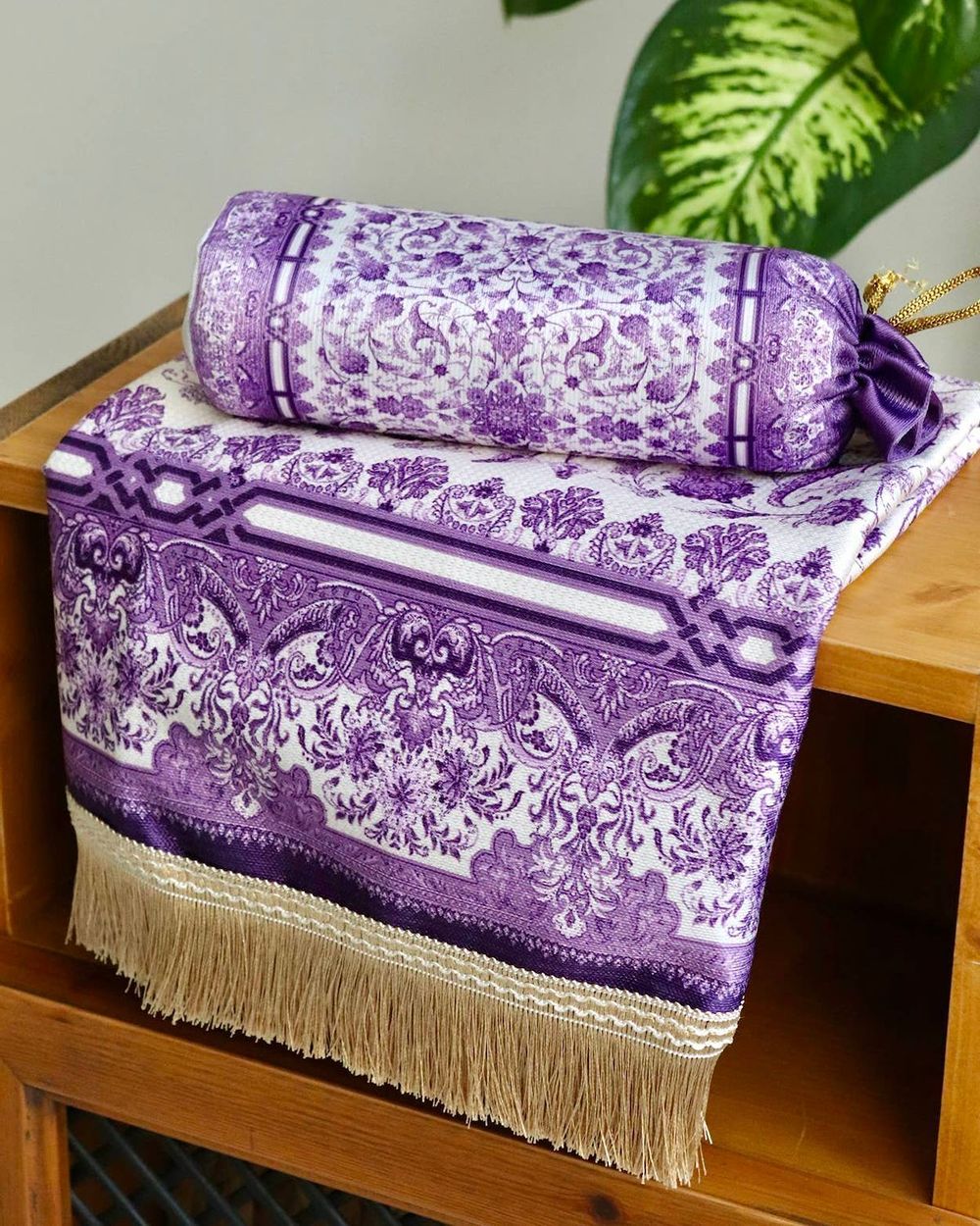 Gülhan Desenli İpek Dokulu Keseli Seccade Mor Renk