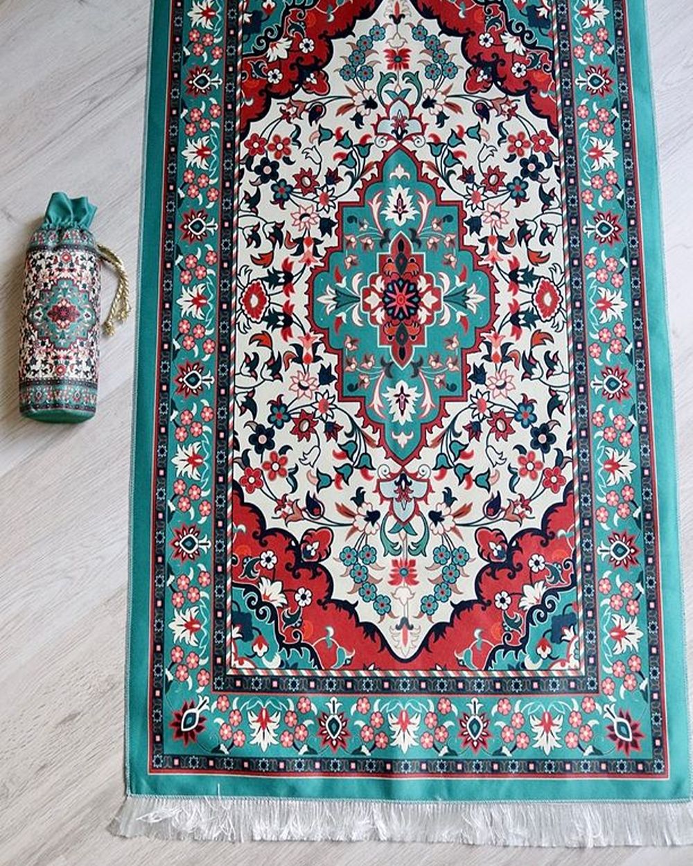 Kilim Desenli İpek Dokulu Keseli Seccade Yeşil