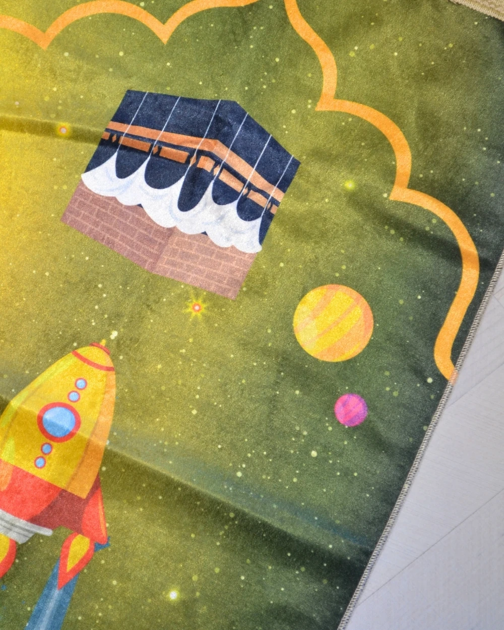 Çocuklar için Namaz Seccadesi – Renkli, Hafif ve Yumuşak Yapılı Çocuk Seccadesi