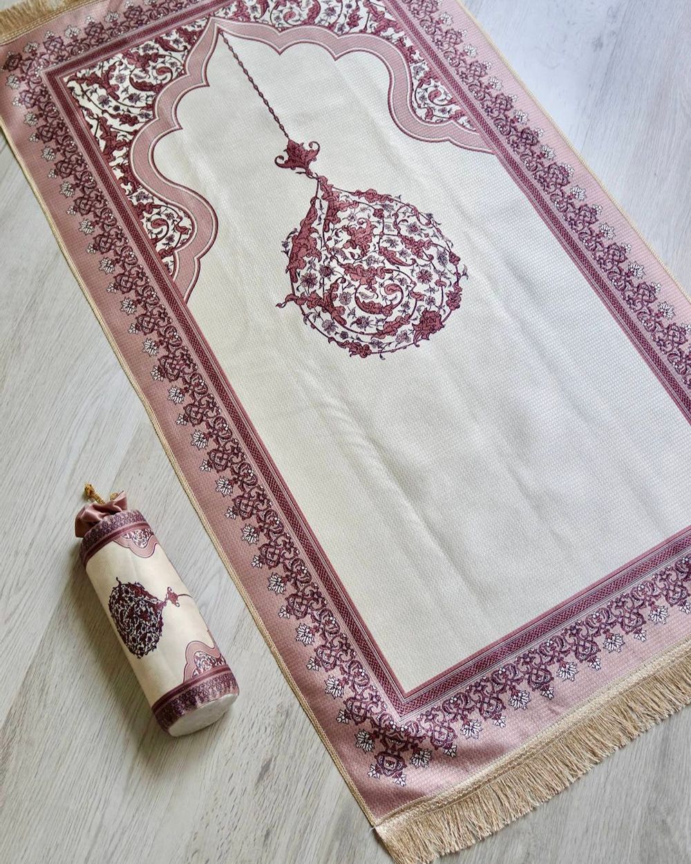 Mihrap Desenli İpek Dokulu Keseli Seccade Pembe