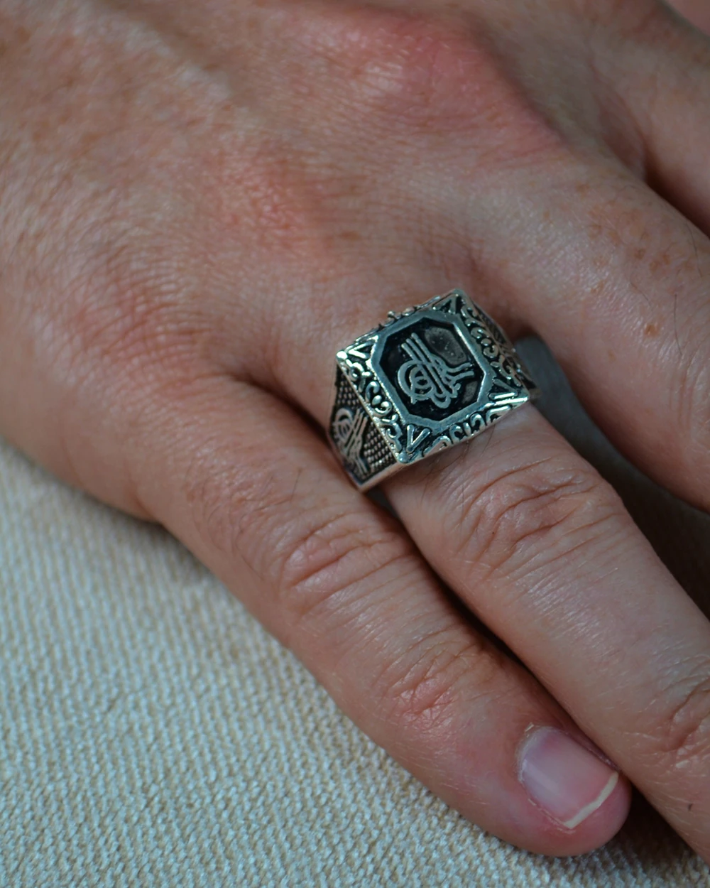 Erkek Tuğra Motifli Metal Yüzük Uzun Ömürlü; Şık Tasarım (40’lı kutu)