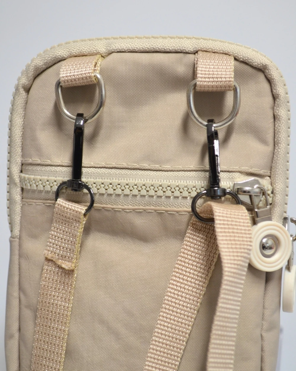 Su Geçirmez Kumaşlı Telefonluklu Çanta – Hafif ve Pratik Omuz/Çapraz Çanta, Hac ve Umre İçin Uygun