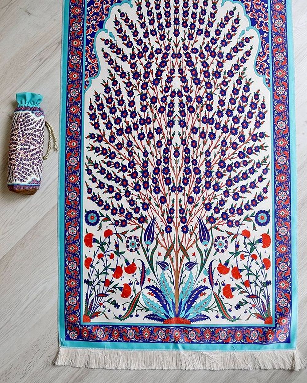 Çini Desenli İpek Dokulu Keseli Seccade Kırmızı