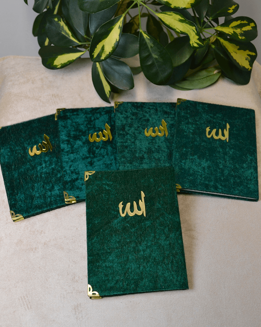 Kadife Kapaklı Allah Lafızlı Ekonomik Yasin Kitabı Yeşil - 12x17 cm; 80 Sayfa