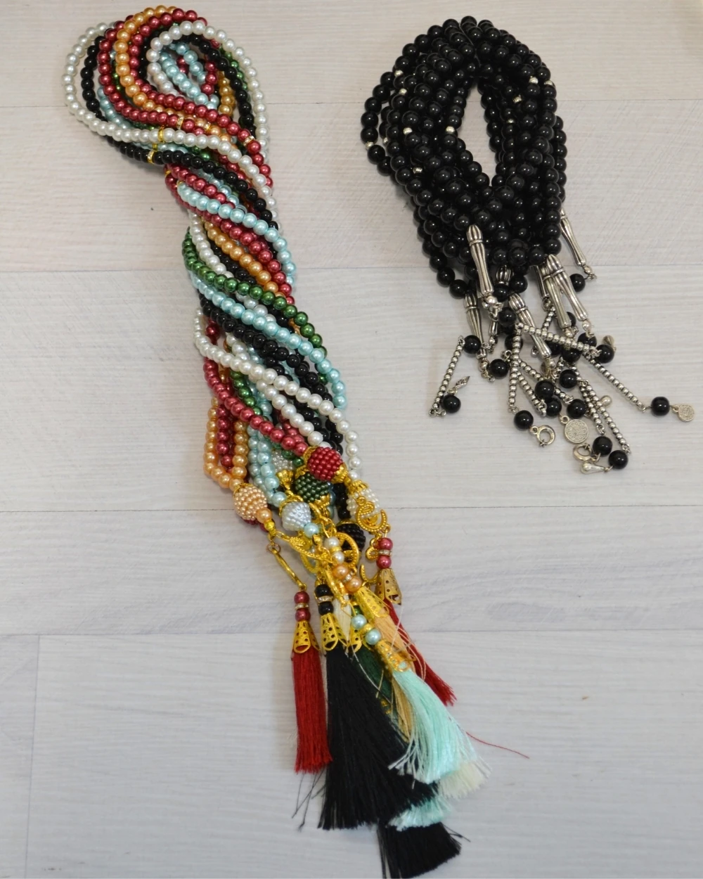 Hediyelik Kadife Seccade Seti 20 Kişilik –Kadife Seccade, Bambu Eşarp, İnci Tesbih, Erkek Tesbihi, Takke, Esans ve Özel Kutulu Lüks Set