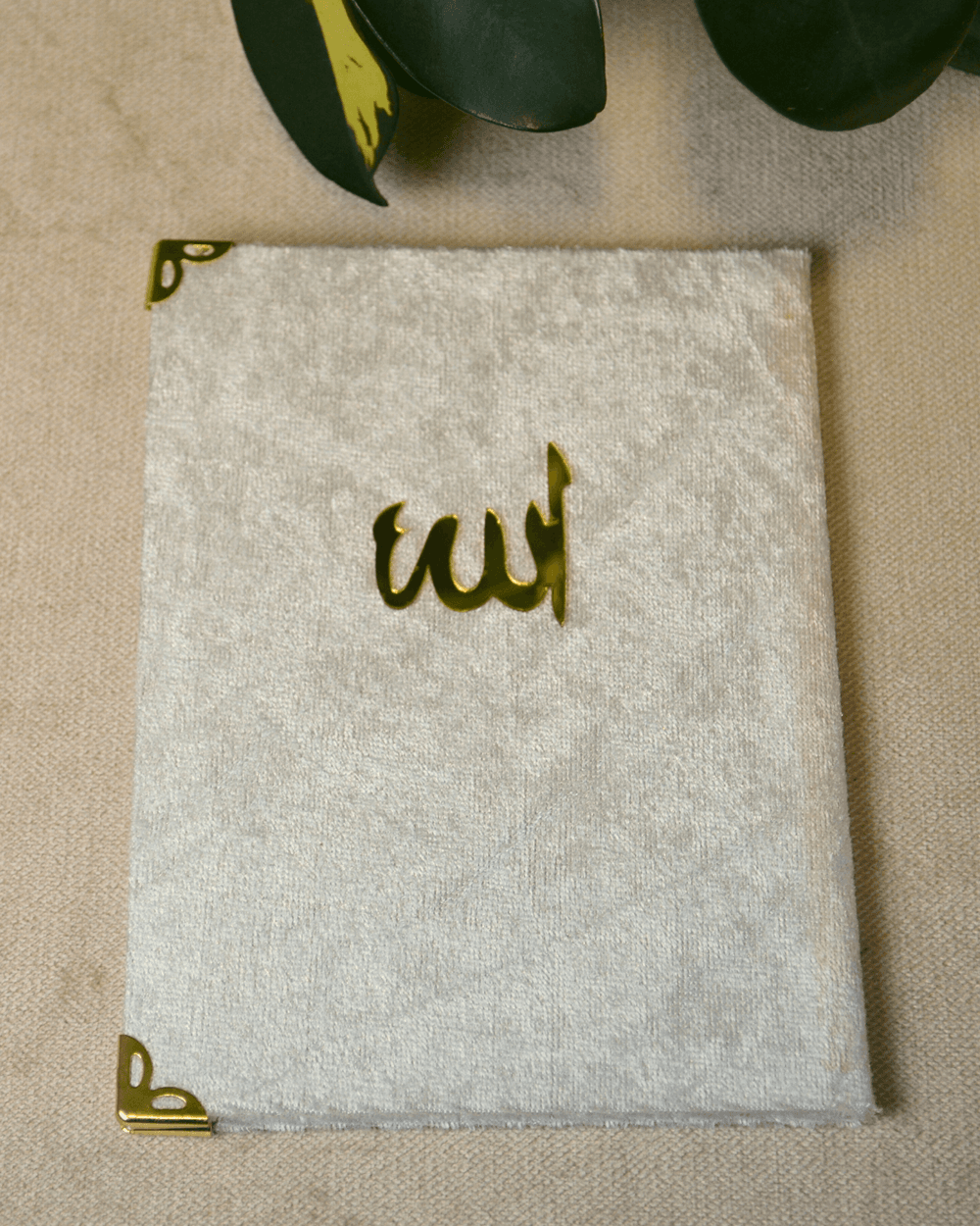 Kadife Kapaklı Allah Lafızlı Ekonomik Yasin Kitabı Ekru - 12x17 cm; 80 Sayfa