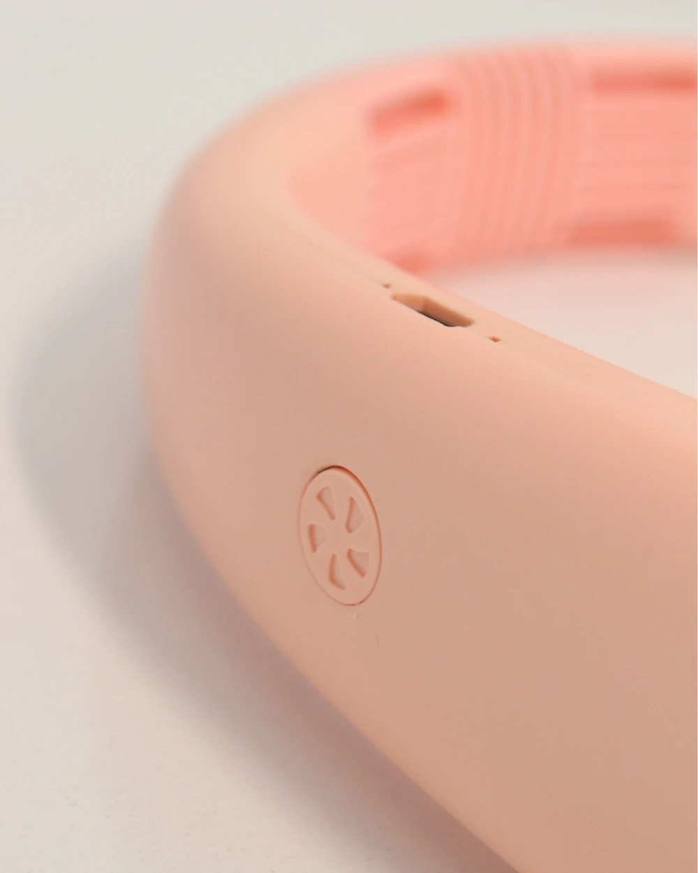 Boyun Fanı Hac ve Umre Uyumlu Taşınabilir Şarjlı – Sessiz, Hafif, 3 Kademeli Serinletici Yaz Fanı