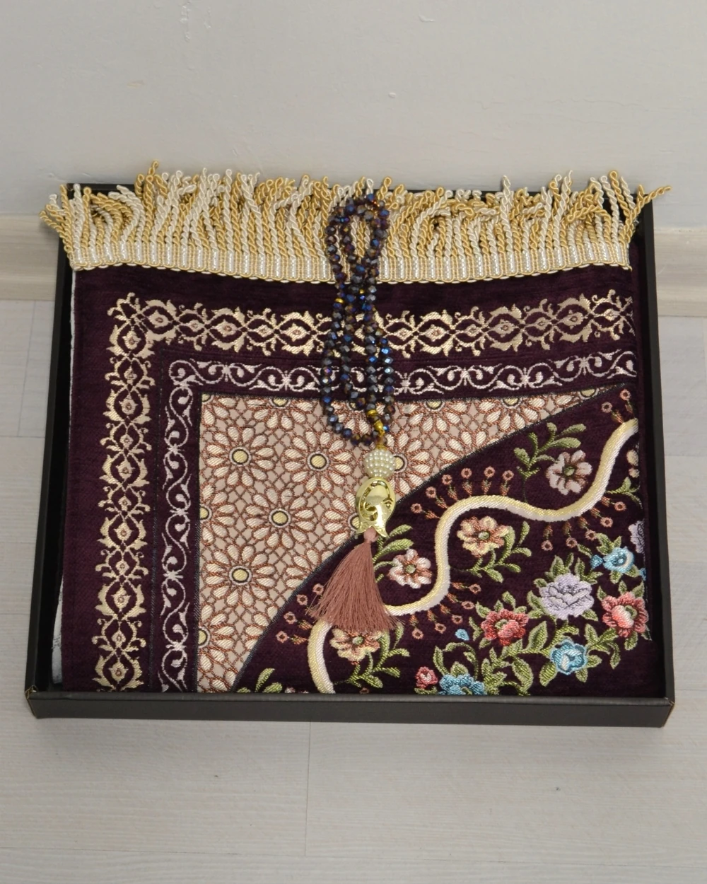 Kadife Astarlı Seccade ve Kristal Tesbih Özel Kutulu Lüks Hediyelik Çeyizlik Set