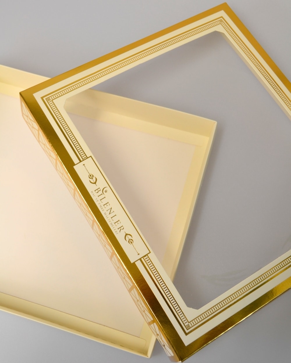 Asetat Pencere Kapaklı Hediye Kutusu – Büyük Boy 27x31x5 cm Sunum Kutusu