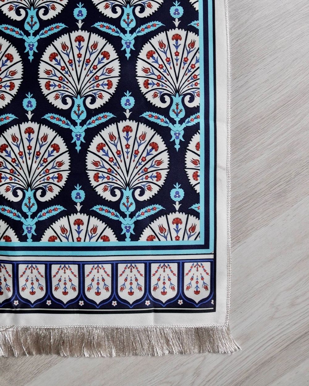 Lale Desenli İpek Dokulu Keseli Seccade Mavi Renk