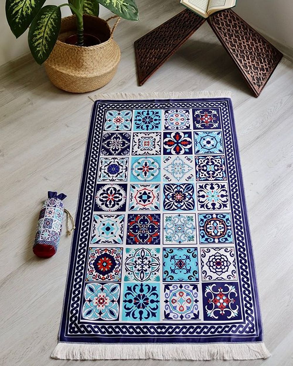 40 Yama Desenli İpek Dokulu Keseli Seccade Lacivert