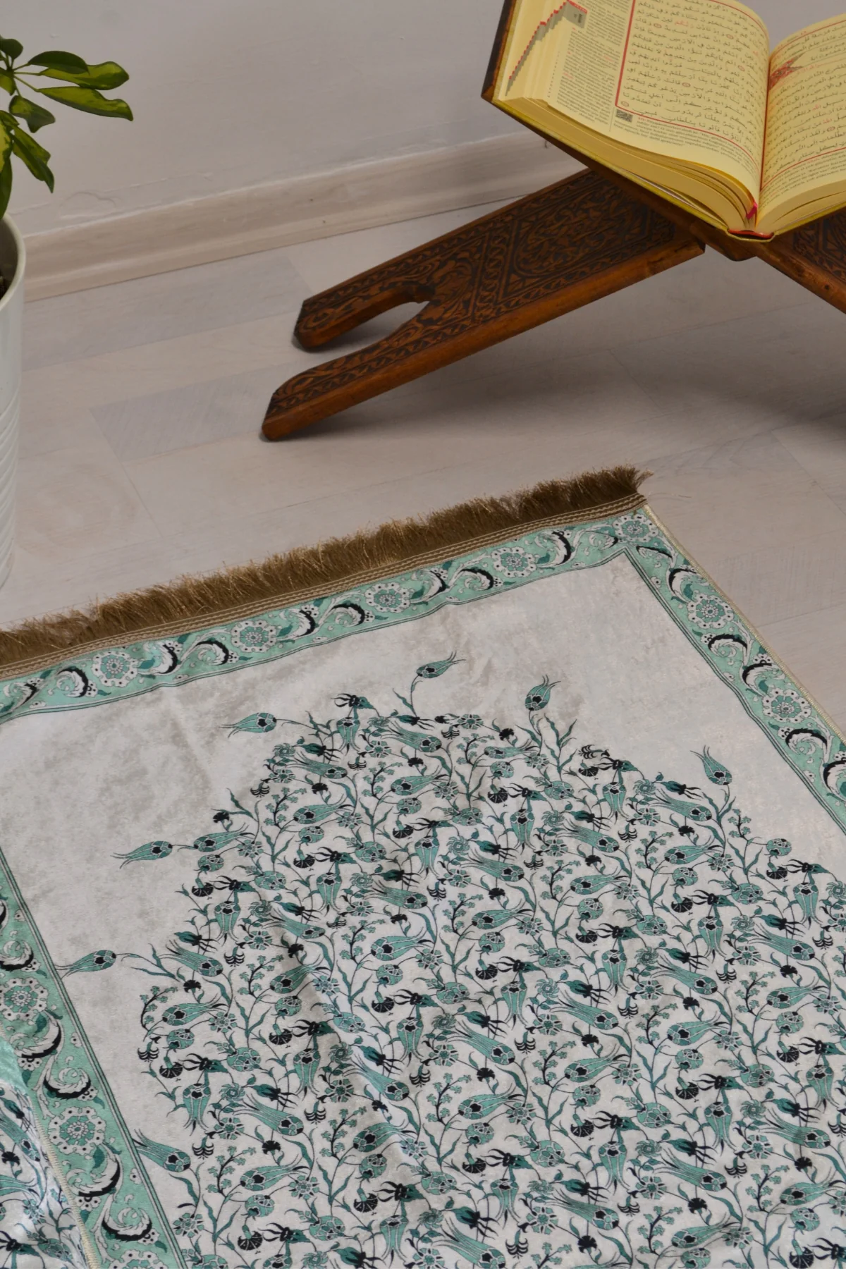 Pratik ve Taşınabilir İpek Dokulu Keseli Seccade Su Yeşili