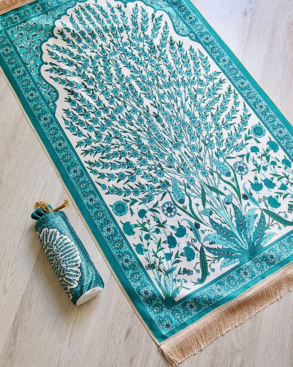 Çini Desenli İpek Dokulu Keseli Seccade Turkuaz