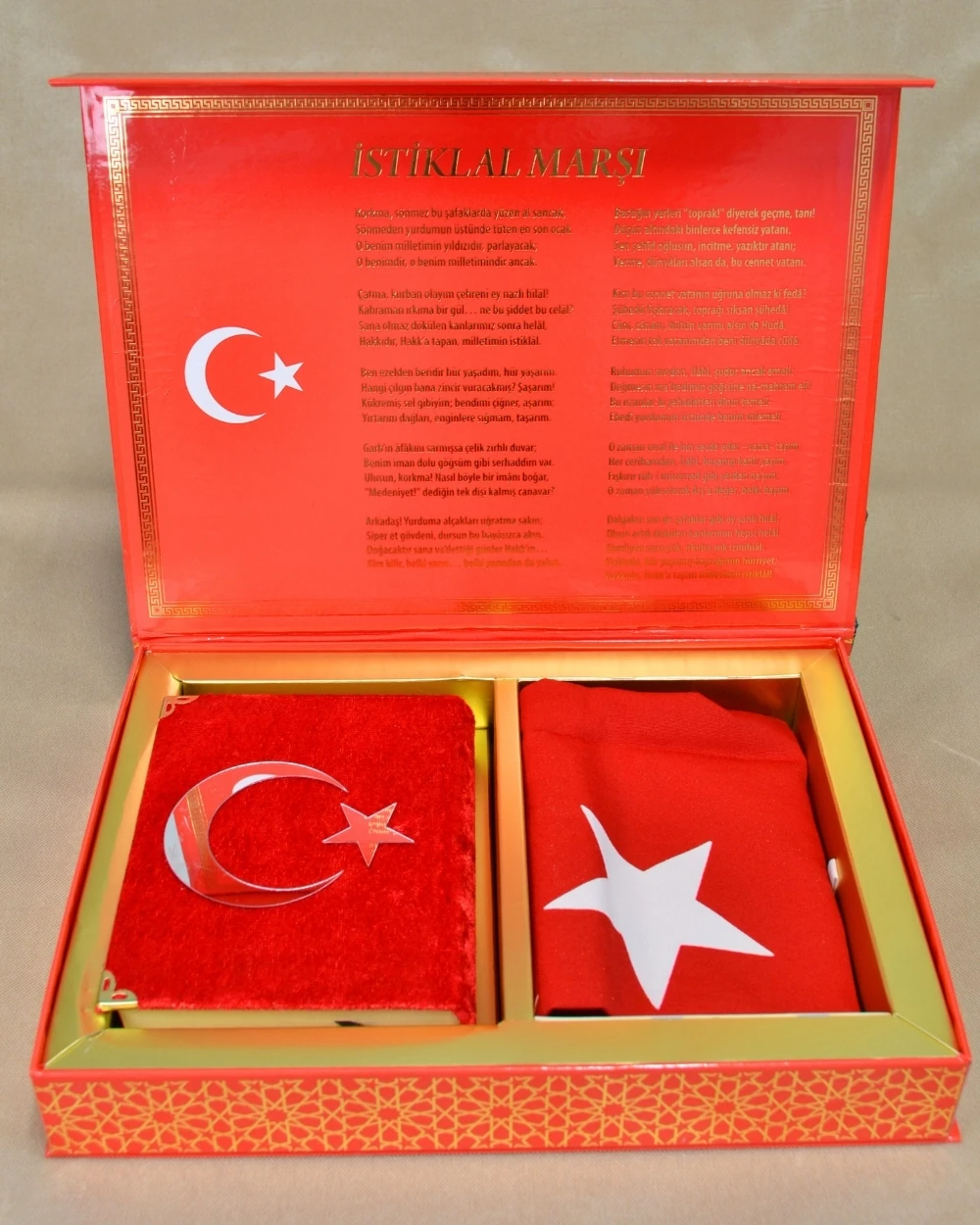 Türk Bayraklı Özel Kutuda Hediyelik Kuran Seti | Kuran-ı Kerim + Türk Bayrağı