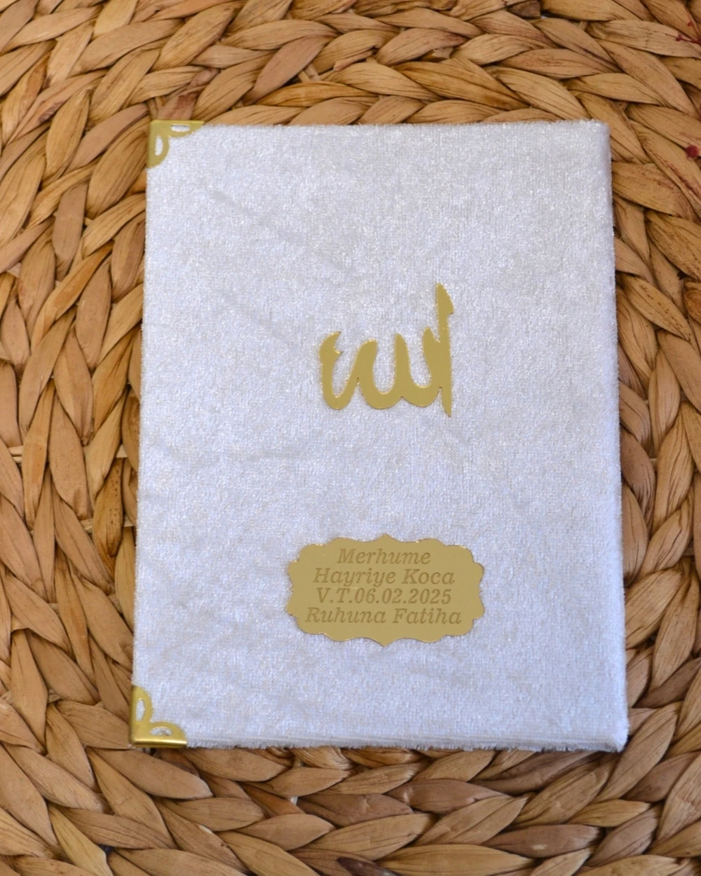 Kadife Kapaklı Allah Lafızlı Ekonomik Yasin Kitabı Ekru - 12x17 cm; 80 Sayfa