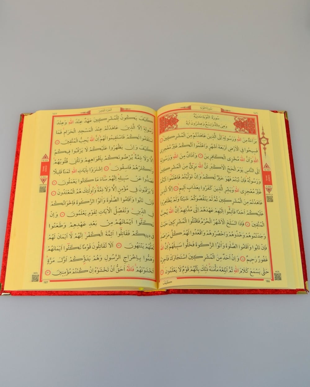 Orta Boy Diyanet Onaylı Kadife Kaplı Kur’an-ı Kerim – 17x24 cm, 604 Sayfa, QR Kodlu Sesli Arapça ve Meal