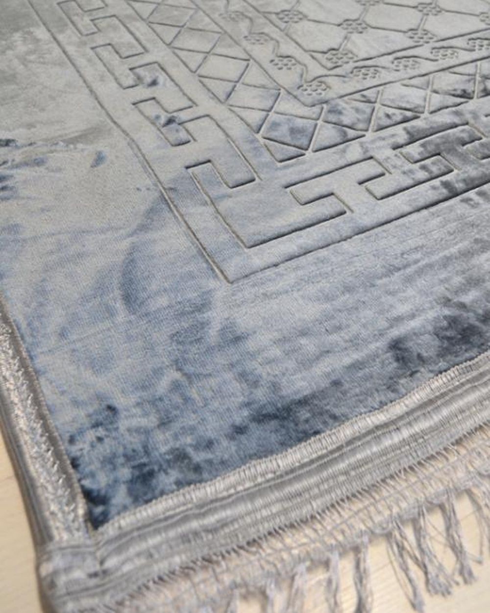 Peluş Seccade Gri - 80x120 cm - Ekstra Konforlu - Yumuşak ve Geniş Ölçülü