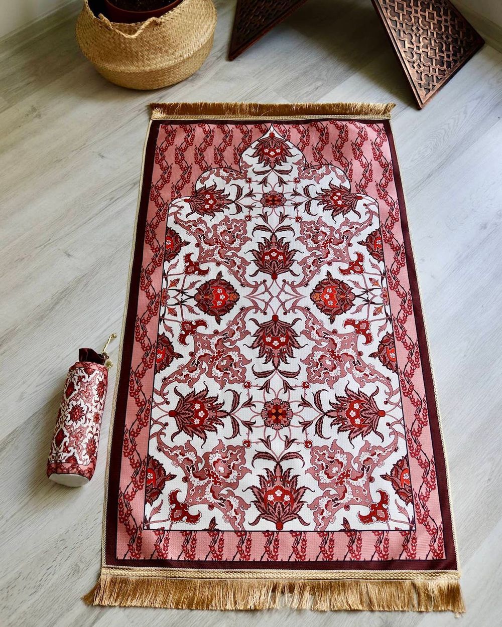 İpek Dokulu Keseli Seccade Kırmızı