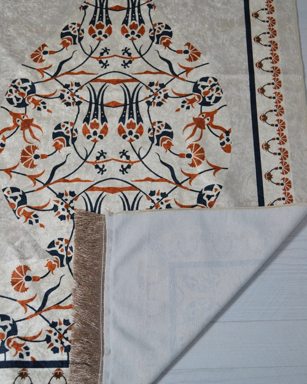 Pratik ve Taşınabilir İpek Dokulu Çantalı Seccade Krem