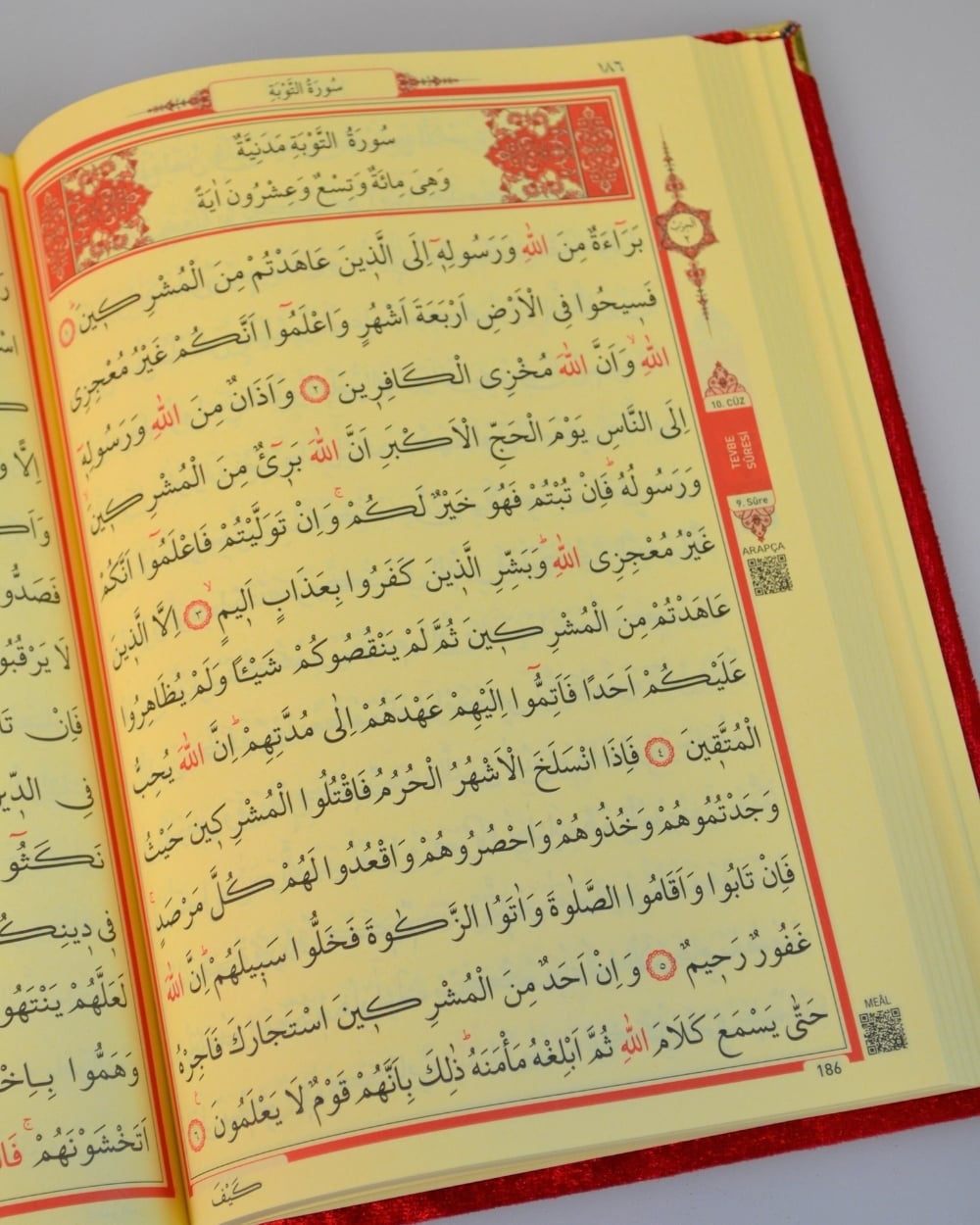 Orta Boy Diyanet Onaylı Kadife Kaplı Kur’an-ı Kerim – 17x24 cm, 604 Sayfa, QR Kodlu Sesli Arapça ve Meal