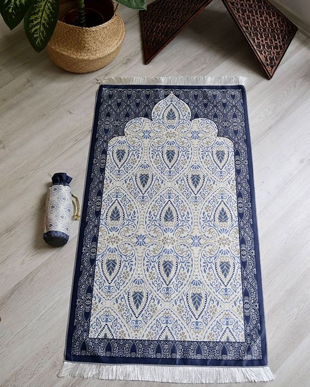 Rumi Desenli İpek Dokulu Keseli Seccade Gri Renk