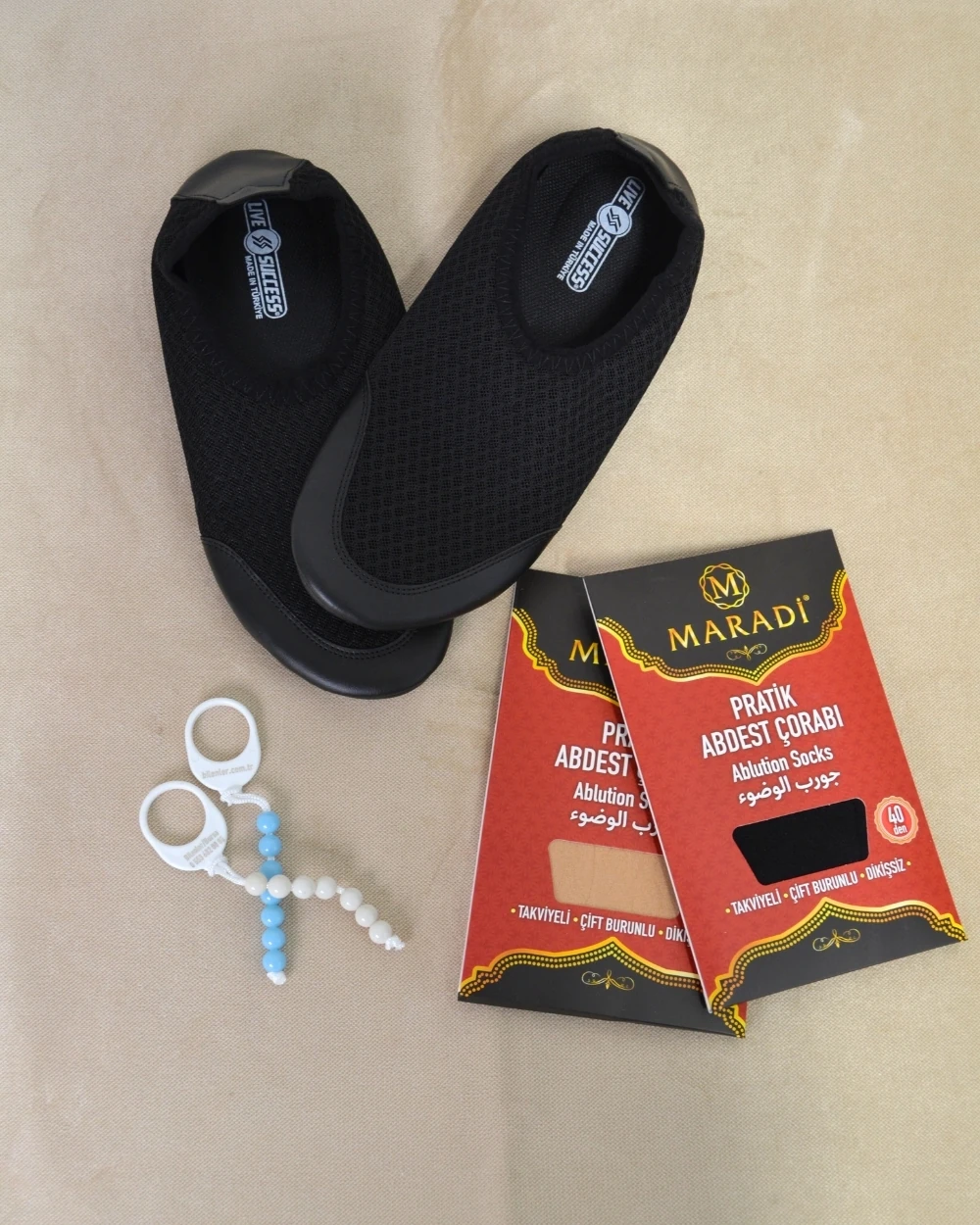 Umre Seti Model 3 – Kuran, Abdest Çorabı, Tavaf Patiği, Islak Mendil, Pudra, Priz Dönüştürücü, Tavaf Tesbihi | Hac Umre Seti