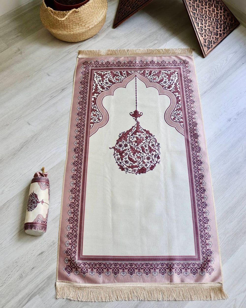 Mihrap Desenli İpek Dokulu Keseli Seccade Pembe