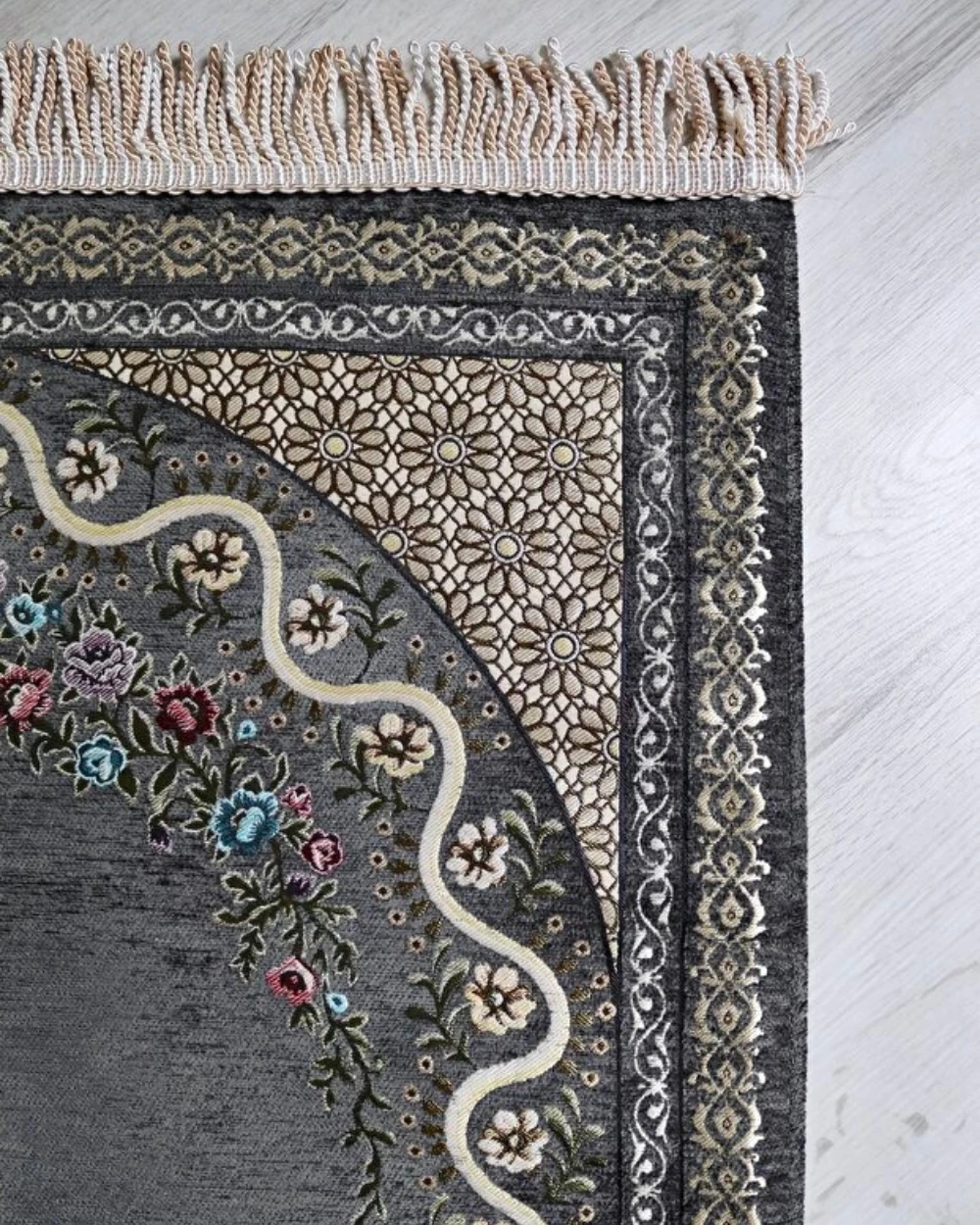 Erkekler İçin Seccade Takke Tesbih Esans Hediyelik Seti – Kadife Astarlı Seccade ve Özel Kutulu Lüks Hac Umre Hediyesi