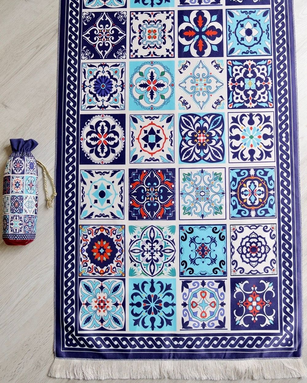 40 Yama Desenli İpek Dokulu Keseli Seccade Lacivert