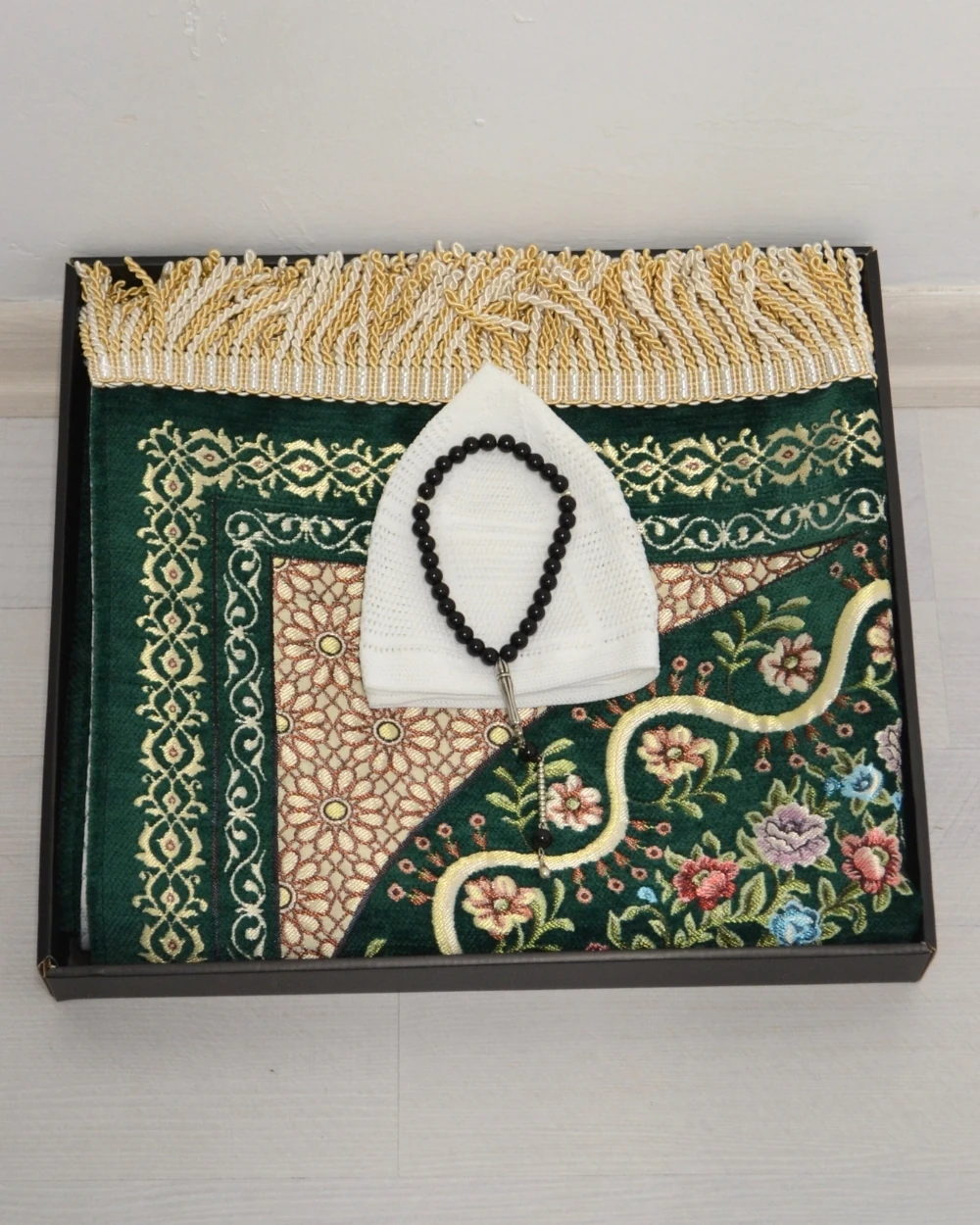 Erkekler için Astarlı Seccade Takke Tesbih Hediyelik Set- Özel Kutulu Hediyelik Çeyizlik Set