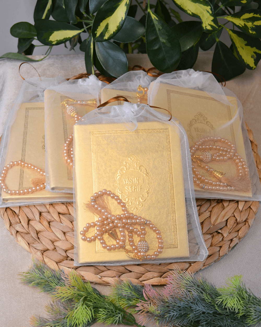 Tül Keseli İnci Tesbihli Yasin Kitabı Çanta Boy Termo Deri Kaplı Gold 10 Adet – Arapça; Türkçe Okunuşlu ve Mealli – 128 Sayfa | Hac Umre ve Mevlit Hediyeliği