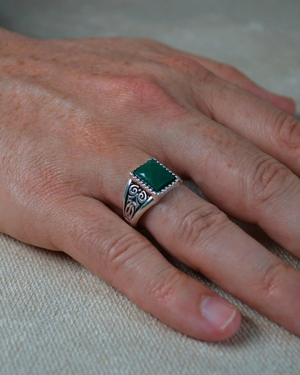 Erkek Motifli Taşlı Metal Yüzük Uzun Ömürlü; Şık Tasarım Yeşil/Siyah (40’lı kutu)