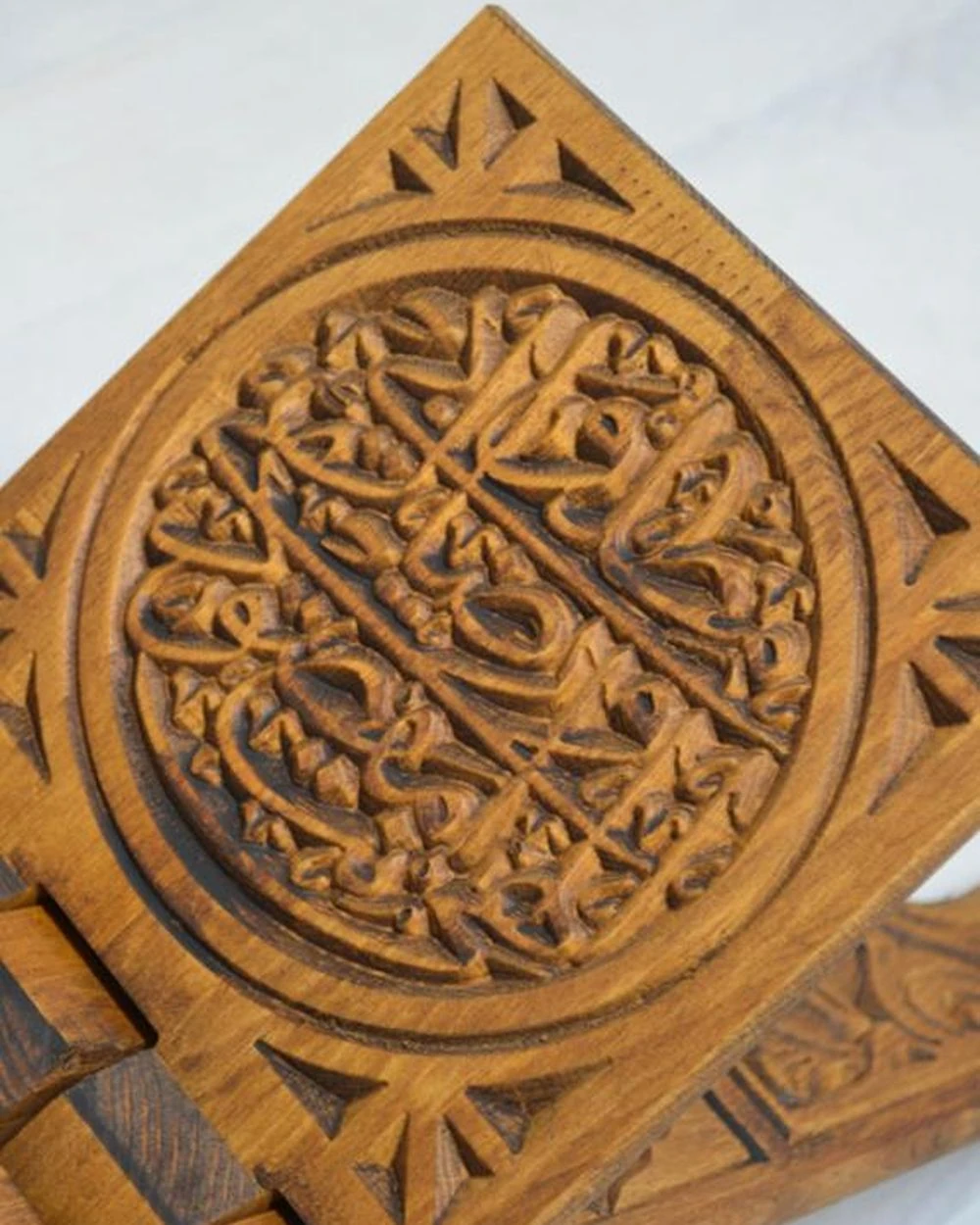 Kur’an-ı Kerim Rahlesi Selçuklu Desenli Model 2– Büyük Boy (18X65cm) Oyma İşçilikli