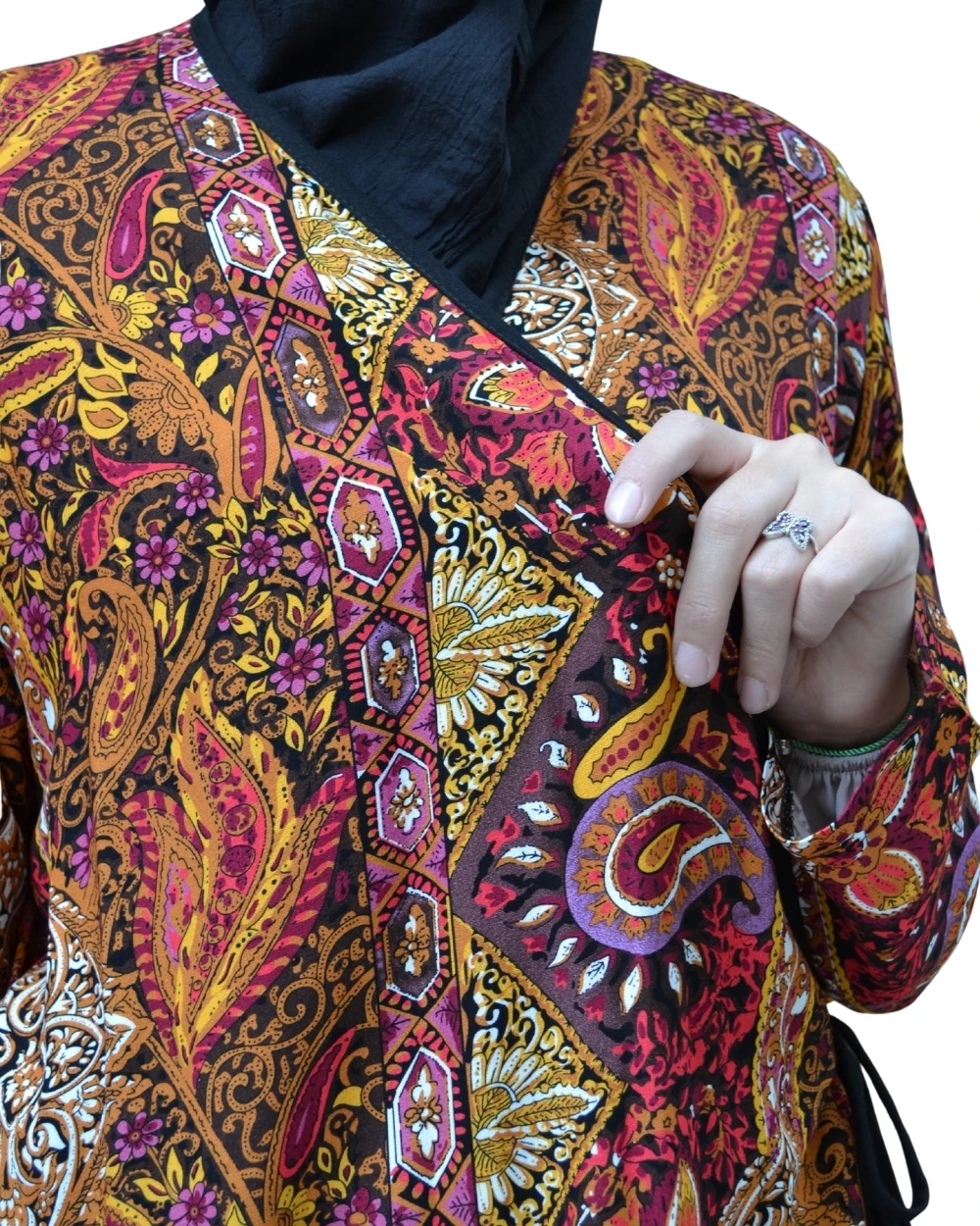 Etnik Desenli Kruvaze Namaz Elbisesi – %100 Viskon, Yandan Bağlamalı 36-46 Beden