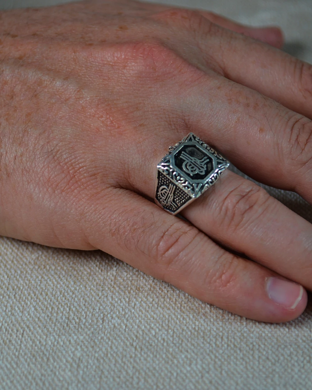 Erkek Tuğra Motifli Metal Yüzük Uzun Ömürlü; Şık Tasarım (40’lı kutu)