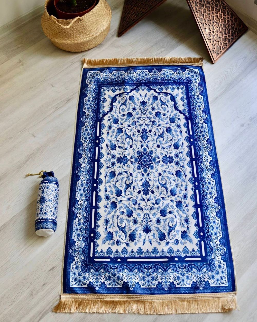 Gülhan Desenli İpek Dokulu Keseli Seccade Lacivert Renk