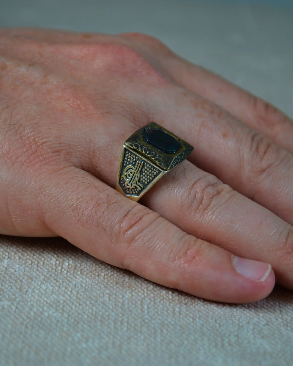 Erkek Tuğra Motifli Taşlı Metal Yüzük Uzun Ömürlü; Şık Tasarım (40’lı kutu)