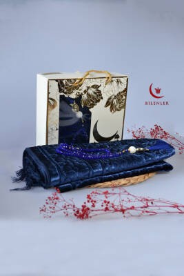 Özel Kutulu Hediyelik Lüks Kadife Dokuma Seccade ve Kristal Tesbih Seti Lacivert