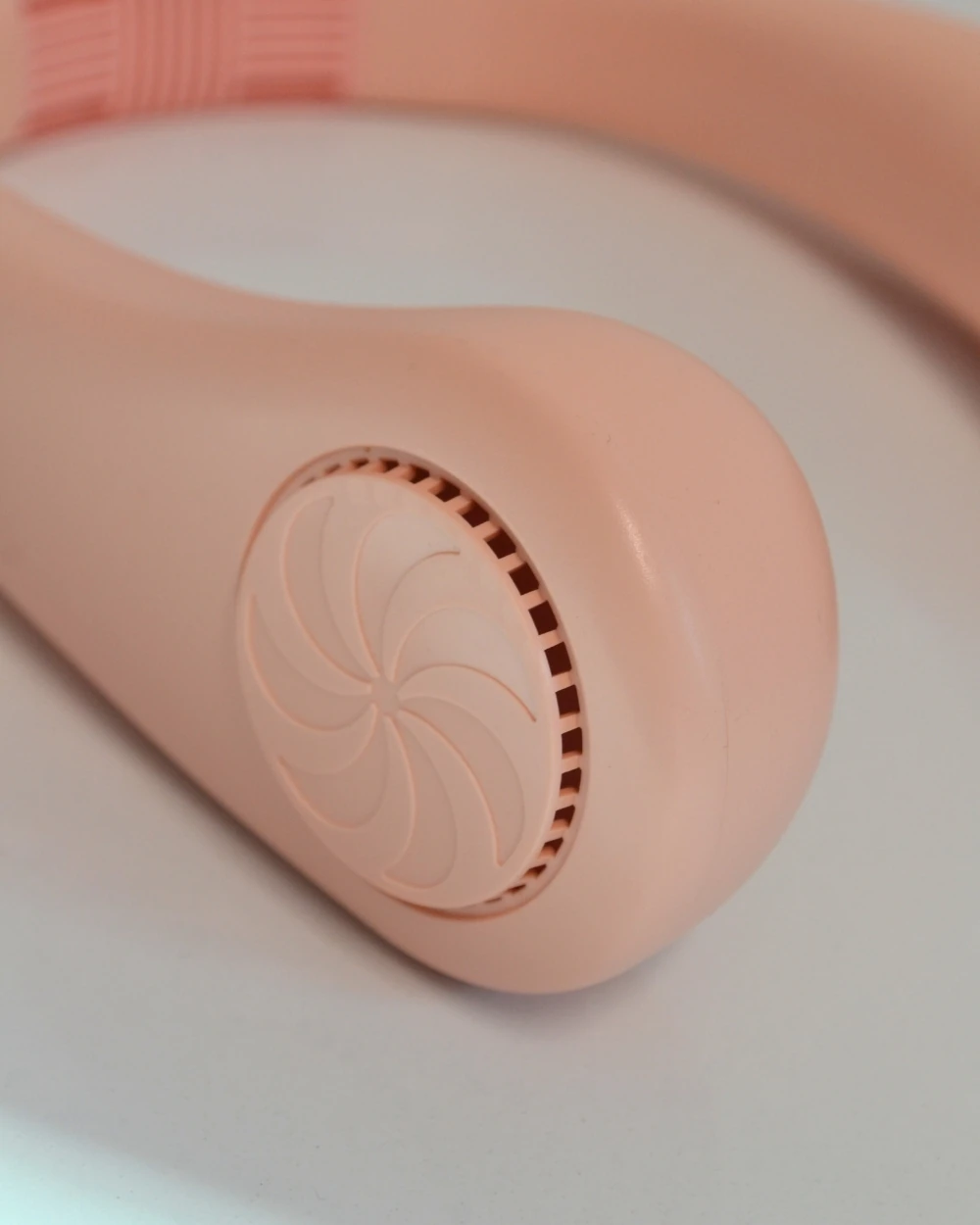 Boyun Fanı Hac ve Umre Uyumlu Taşınabilir Şarjlı – Sessiz, Hafif, 3 Kademeli Serinletici Yaz Fanı