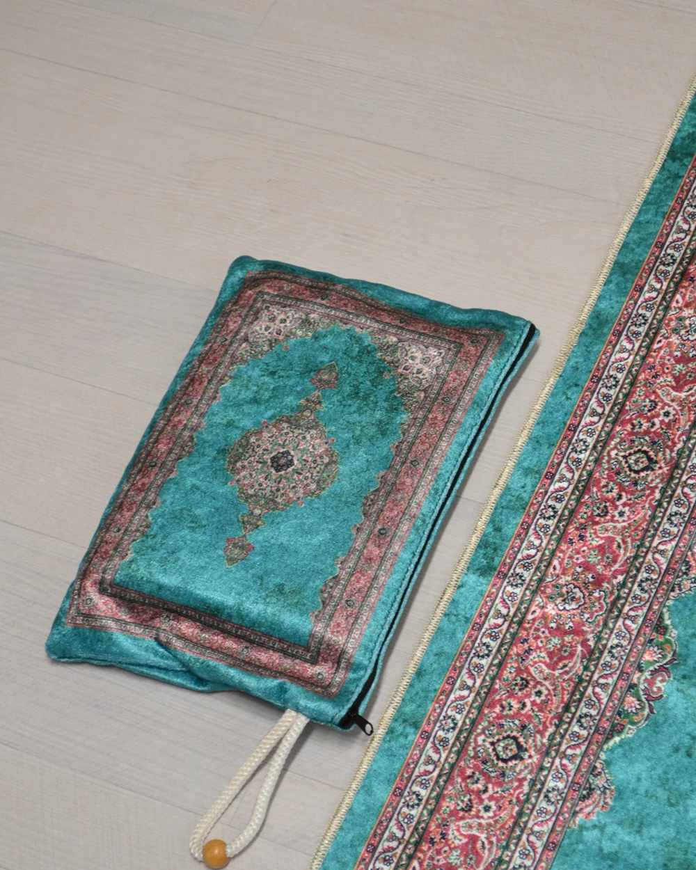 Pratik ve Taşınabilir İpek Dokulu Çantalı Seccade-M011